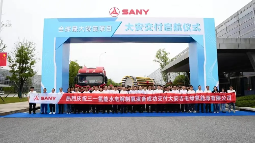 El águila extiende sus alas y se lanza al cielo|Entrega del proyecto Daan de ...